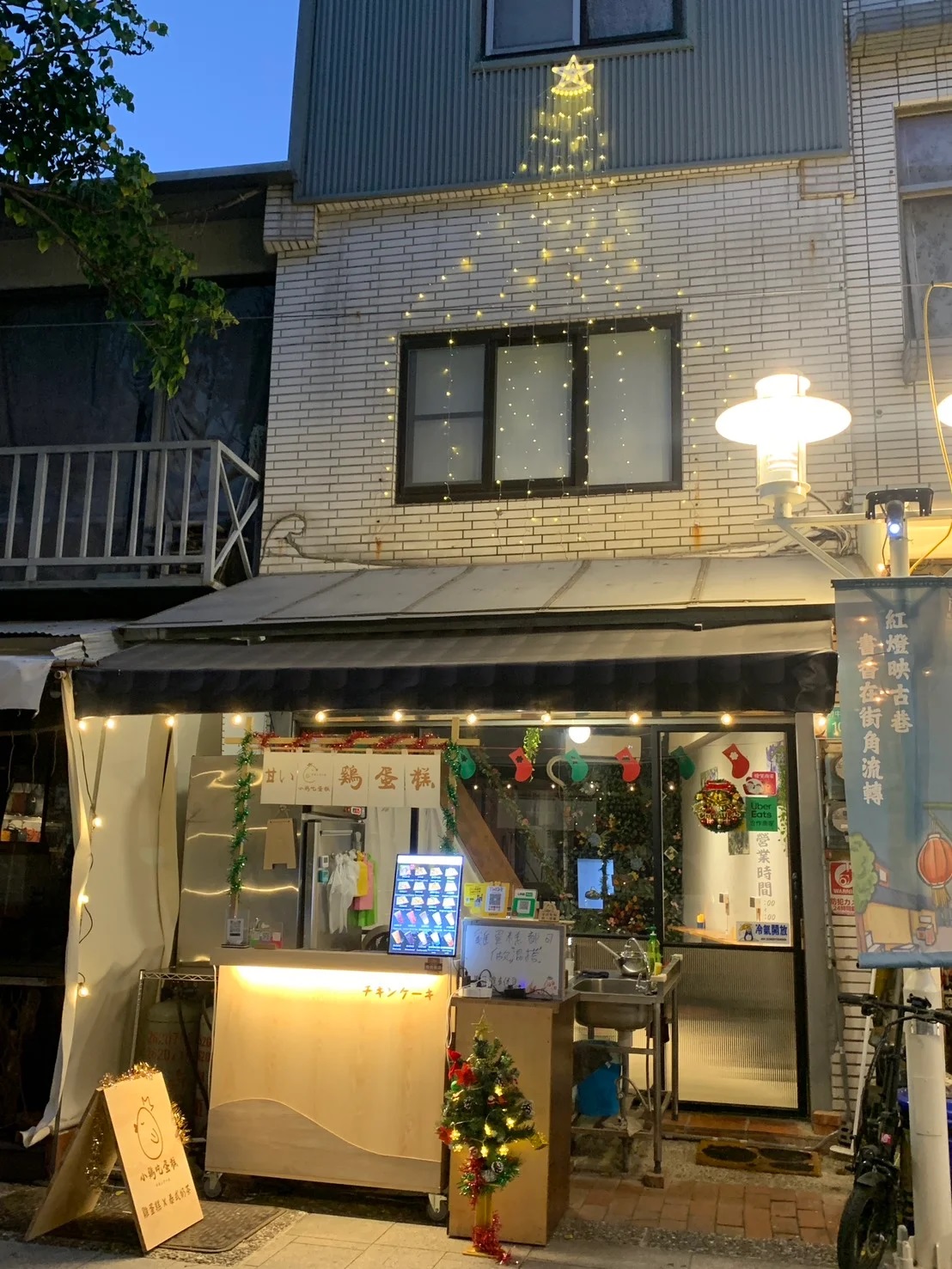小雞吃蛋糕.jpg